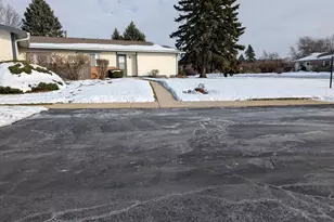 4712 W Oakwood Dr, McHenry, IL 60050 - Photo 6