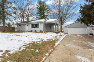 402 S Washington St, Saybrook, IL 61770 - Photo 2