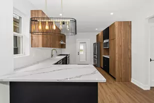 8114 S Paxton Ave, Chicago, IL 60617 - Photo 10