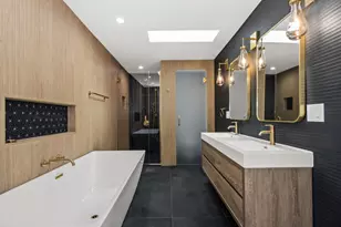 8114 S Paxton Ave, Chicago, IL 60617 - Photo 18