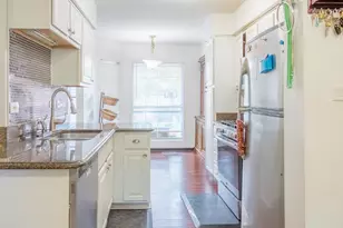 1877 Appaloosa Dr, Naperville, IL 60565 - Photo 2