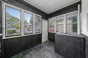 7643 S Paxton Ave, Chicago, IL 60649 - Photo 12