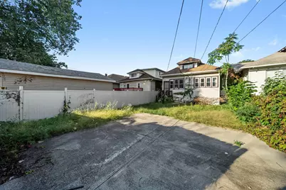 7643 S Paxton Avenue, Chicago, IL 60649 - Photo 22