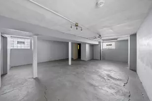 7643 S Paxton Ave, Chicago, IL 60649 - Photo 16