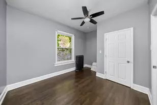 7643 S Paxton Ave, Chicago, IL 60649 - Photo 8