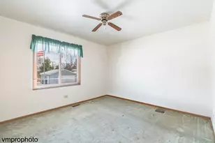 37440 N Lake Shore Dr, Lake Villa, IL 60046 - Photo 10