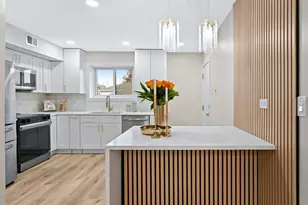 129 W Brandon Ct, Palatine, IL 60067 - Photo 2