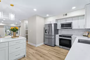 129 W Brandon Ct, Palatine, IL 60067 - Photo 4