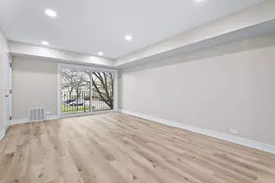 129 W Brandon Ct, Palatine, IL 60067 - Photo 8