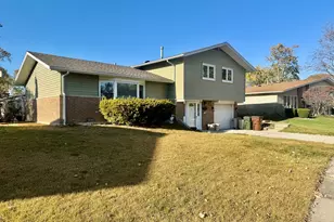 5700 La Palm Dr, Oak Forest, IL 60452 - Photo 2