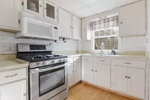 335 E Lake Park Ave, Round Lake Beach, IL 60073 - Photo 10