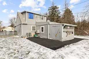 335 E Lake Park Ave, Round Lake Beach, IL 60073 - Photo 16