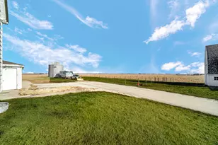 9825 E 11000N Rd, Grant Park, IL 60940 - Photo 6