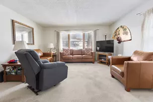 739 Delphia Ave, Elk Grove Village, IL 60007 - Photo 10