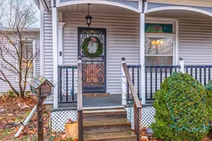 512 S Clayton St, Bloomington, IL 61701 - Photo 2