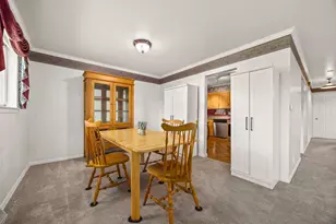 6308 MacArthur Dr, Woodridge, IL 60517 - Photo 6