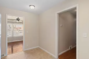 2011 Georgetown Ln, Waukegan, IL 60085 - Photo 8