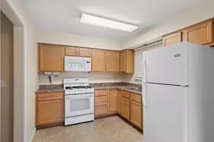 2011 Georgetown Ln, Waukegan, IL 60085 - Photo 6