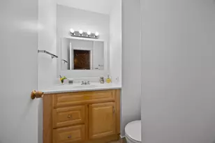 5100 N Marine Dr, Chicago, IL 60640 - Photo 16