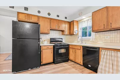 1016 N Mill Street #5, Naperville, IL 60563 - Photo 4