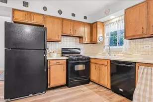 1016 N Mill St, Naperville, IL 60563 - Photo 4