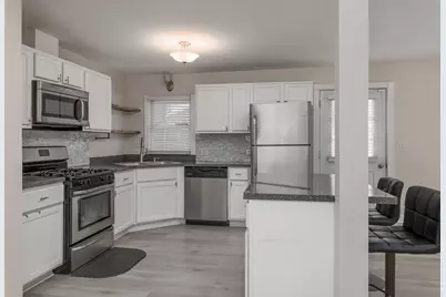 39285 N Garnett Avenue, Beach Park, IL 60099 - Photo 6