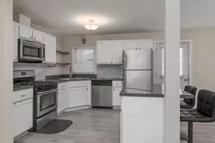 39285 N Garnett Ave, Beach Park, IL 60099 - Photo 6