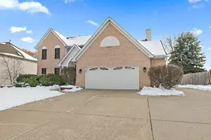 2051 Carlisle St, Algonquin, IL 60102 - Photo 2