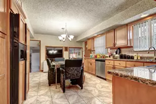 8950 S 85th Ct, Hickory Hills, IL 60457 - Photo 10