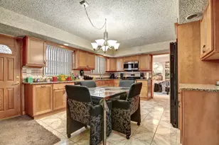 8950 S 85th Ct, Hickory Hills, IL 60457 - Photo 8