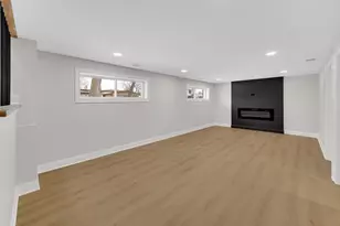 5945 Cleveland St, Morton Grove, IL 60053 - Photo 8