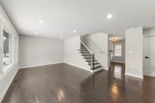 956 S Cadwell Ave, Elmhurst, IL 60126 - Photo 2