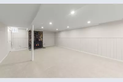 956 S Cadwell Avenue, Elmhurst, IL 60126 - Photo 14