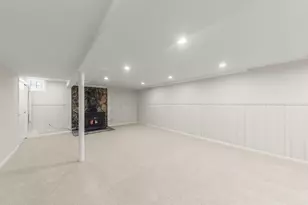 956 S Cadwell Ave, Elmhurst, IL 60126 - Photo 14