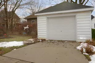 221 E Grove St, Utica, IL 61373 - Photo 24