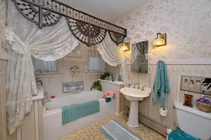 221 E Grove St, Utica, IL 61373 - Photo 12