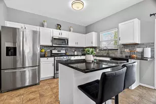 3701 Blue Ridge Dr, Carpentersville, IL 60110 - Photo 8