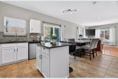 3701 Blue Ridge Drive, Carpentersville, IL 60110 - Photo 10