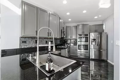 737 W St Johns Place, Addison, IL 60101 - Photo 4