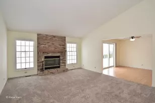 691 Canyon Ln, Elgin, IL 60123 - Photo 2