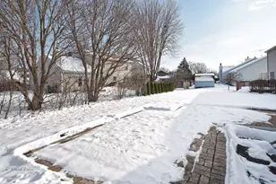 691 Canyon Ln, Elgin, IL 60123 - Photo 16