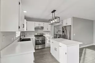 145 W Honeysuckle Dr, Round Lake Beach, IL 60073 - Photo 16