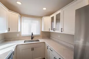 774 Terrace Ct, Elgin, IL 60120 - Photo 4