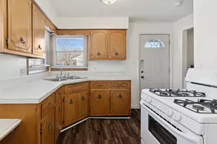 2420 Pecan St, Joliet, IL 60435 - Photo 8