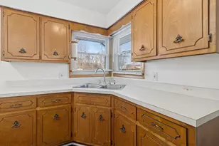 2420 Pecan St, Joliet, IL 60435 - Photo 10