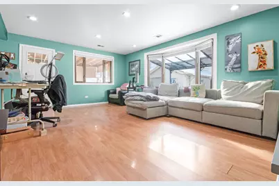 1090 W Grant Drive, Des Plaines, IL 60016 - Photo 10