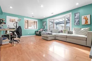 1090 W Grant Dr, Des Plaines, IL 60016 - Photo 10