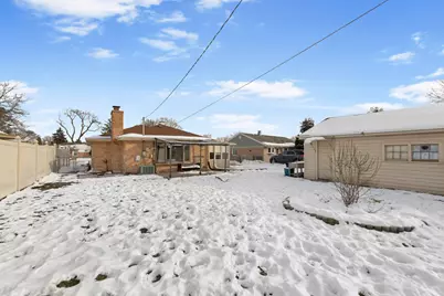 1090 W Grant Drive, Des Plaines, IL 60016 - Photo 18