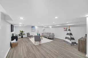 1707 E 93rd St, Chicago, IL 60617 - Photo 14