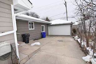 8705 45th St, Lyons, IL 60534 - Photo 4